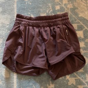 Burgundy lululemon tracker short V size 4, 4”